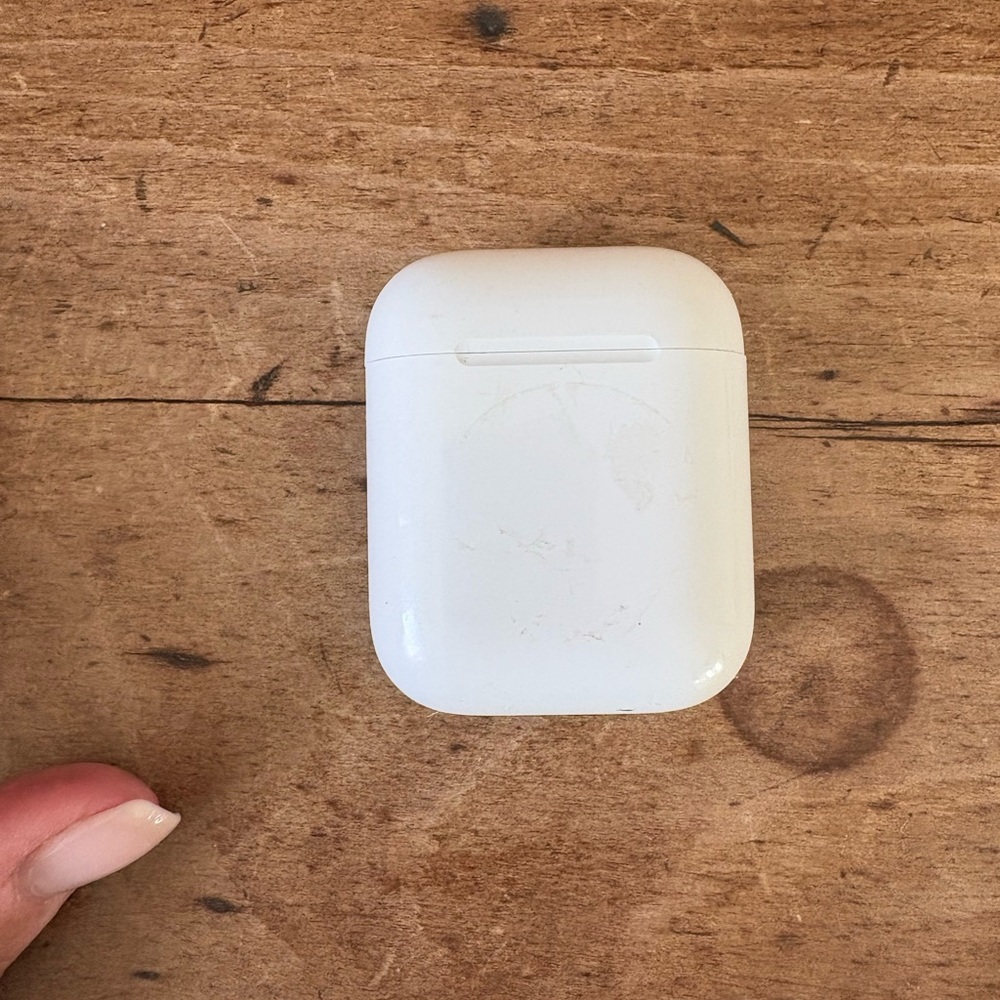 Apple AirPods White Wireless Earbuds Case and pods